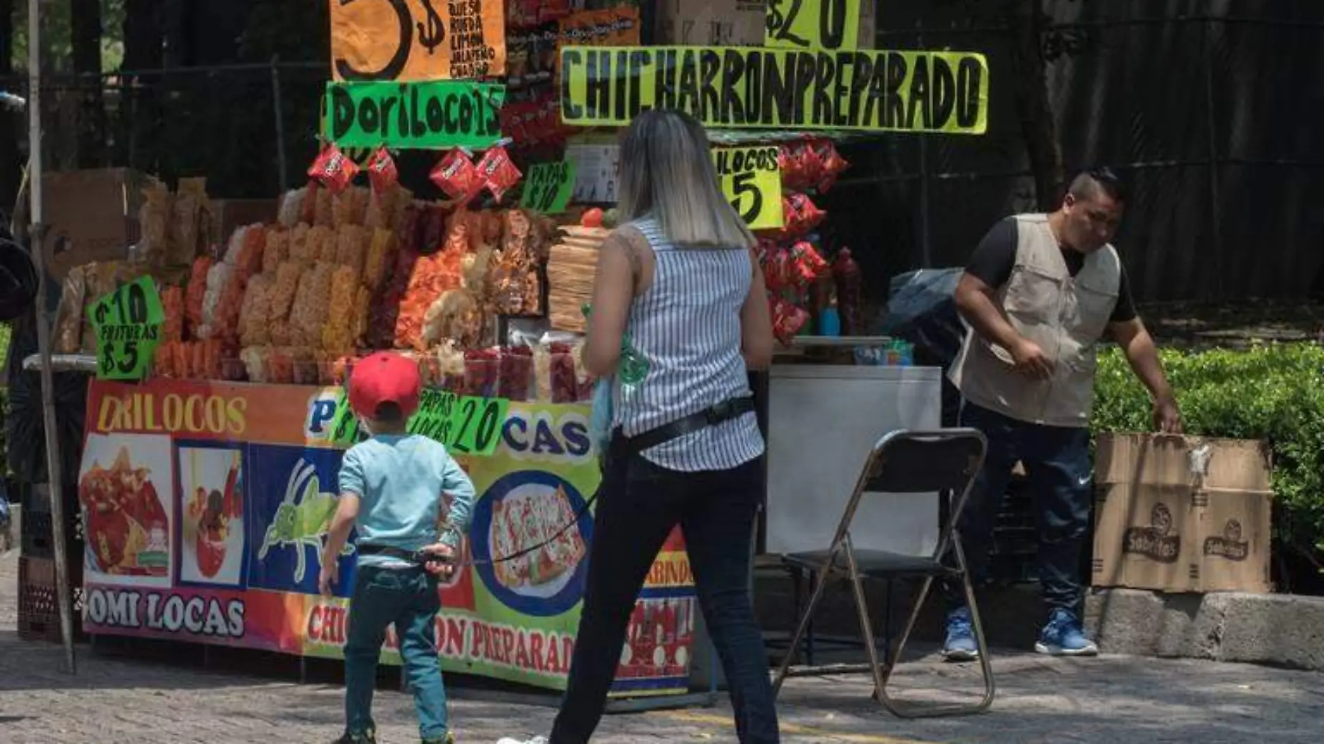 puestos ambulantes callejeros comida chatarra alimentos papas frituras botanas